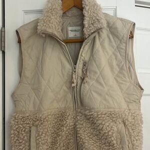 Abercrombie & Fitch Fleece Trimmed (Shearling) Vest